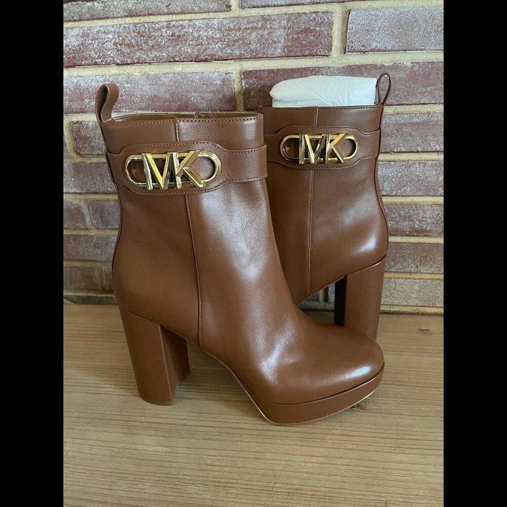 Micheal Kors Boots